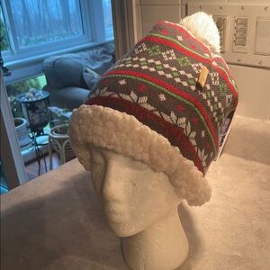 Pudus Hat with Pom Pom